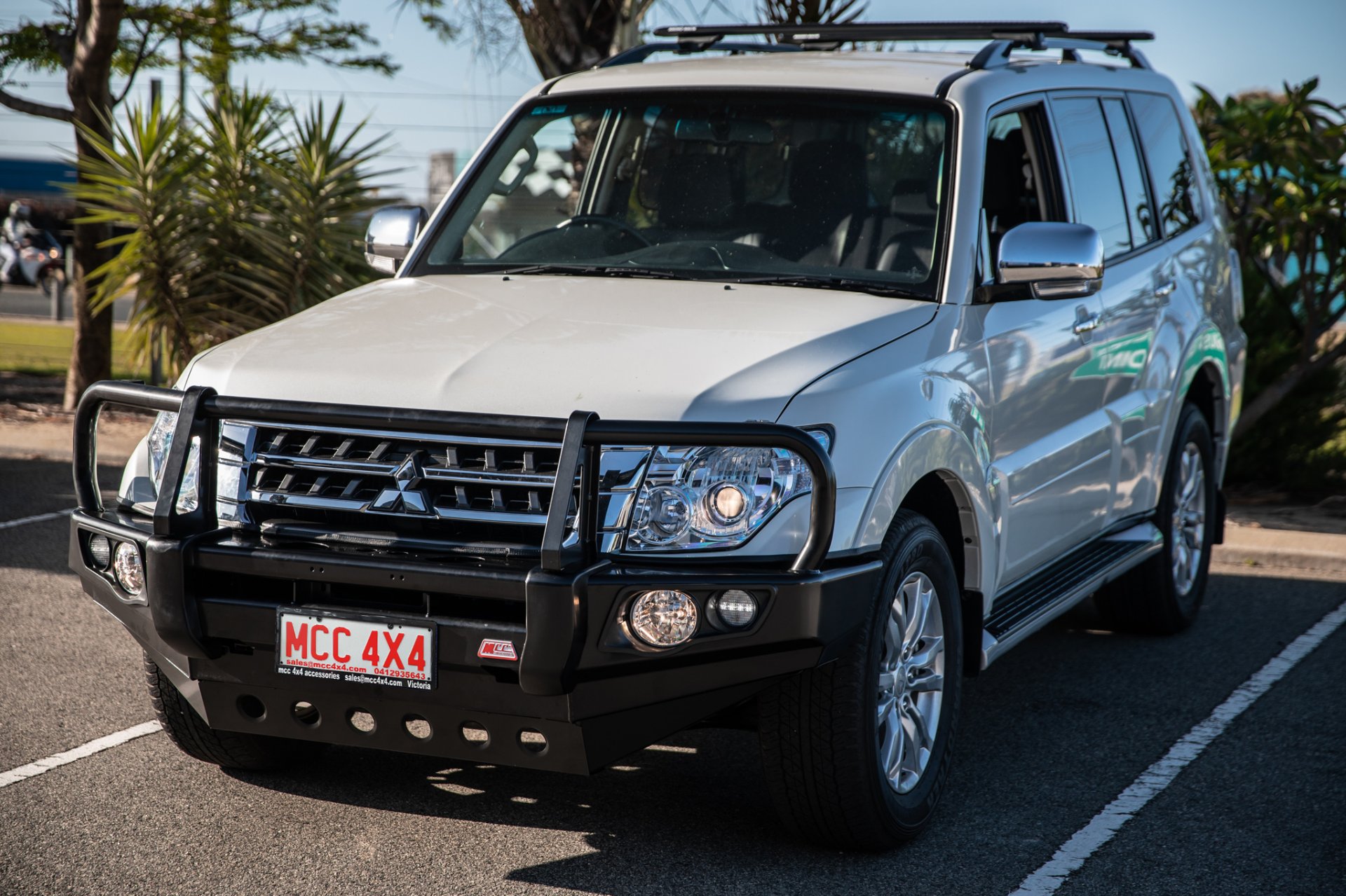 Mitsubishi Pajero White Facelift